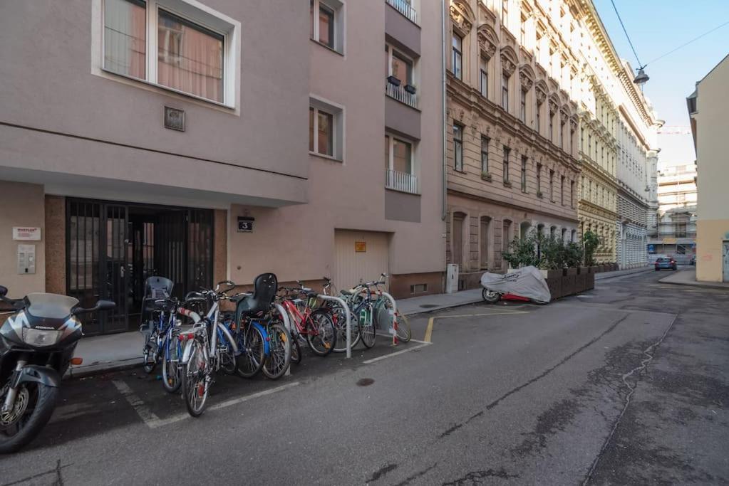 Ruhelage Im Zentrum Nahe Schottentor-Contactless Self-Check-In Vienna Exterior photo